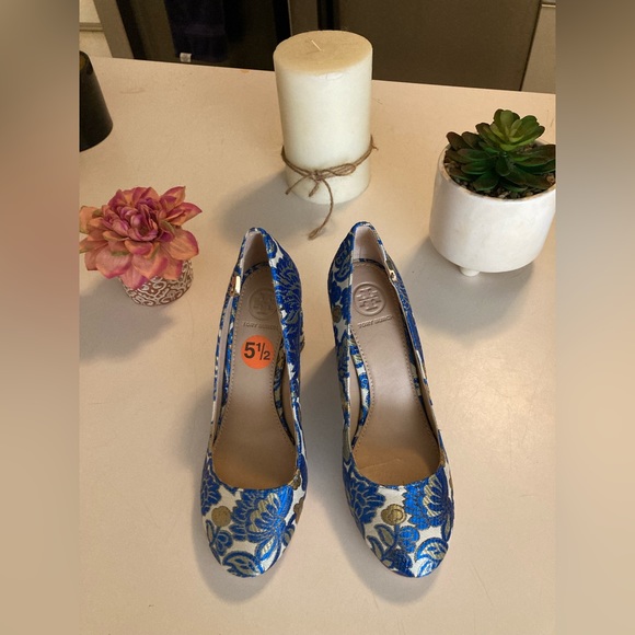 Tory Burch Elizabeth Pumps with Jacquard Fabric - Picture 5 of 13